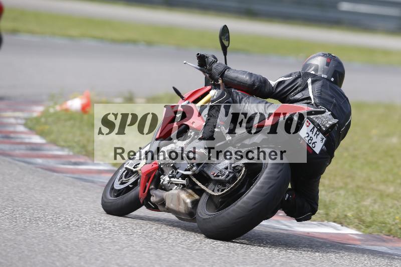 Archiv-2025/25 10.06.2025 MaxRacing ADR/Gruppe rot/backside